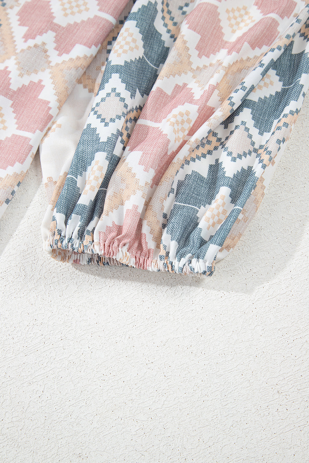 Geometric Print Tassel Tie Split Neck Balloon Sleeve Blouse