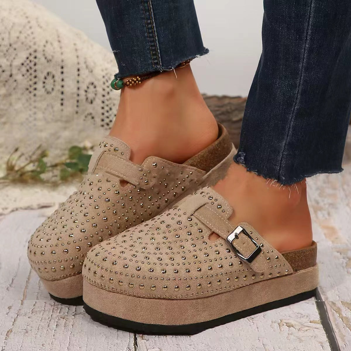 Rhinestone Closed-toe Slippers