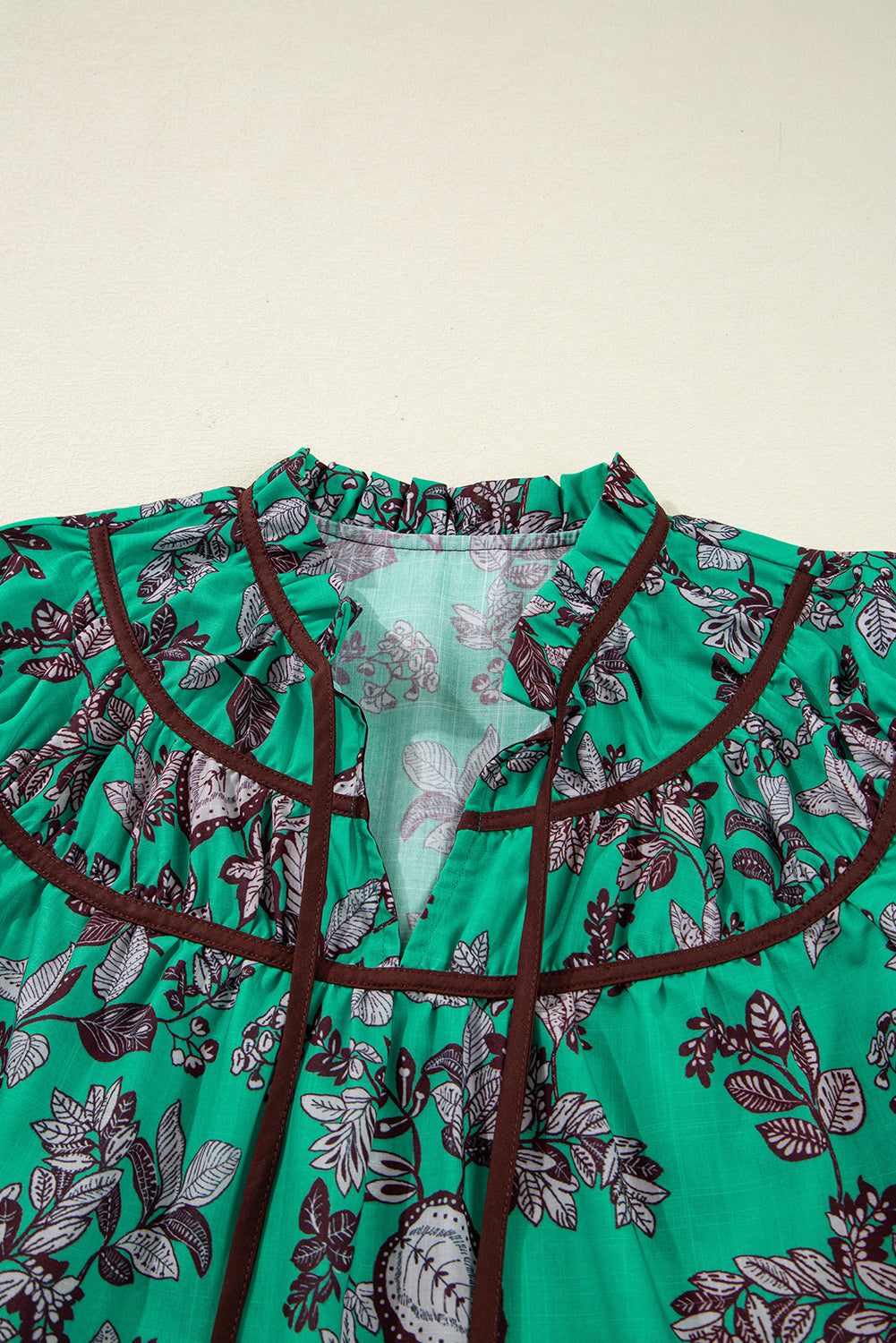 Leaves Print Contrast Trim V Neck Shirred Puff Sleeve Blouse