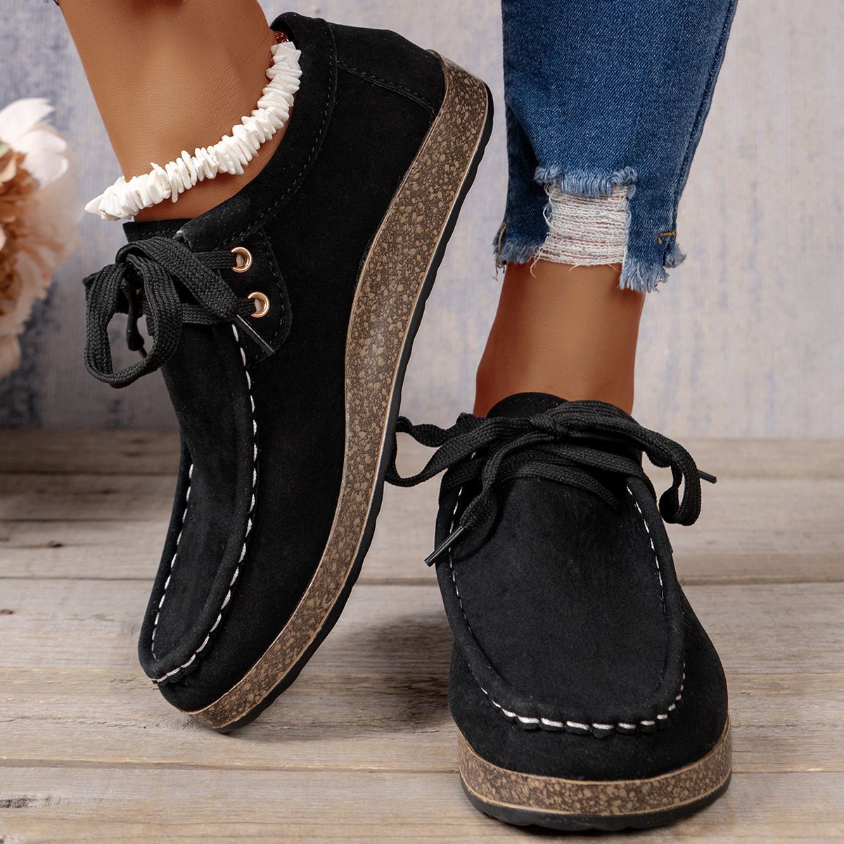 Loose-Fitting Flat Shoes