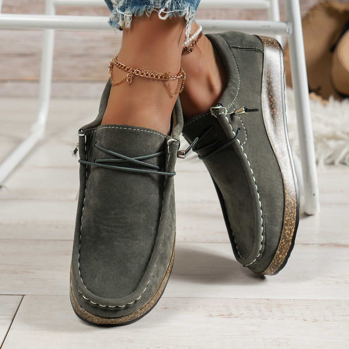 Loose-Fitting Flat Shoes