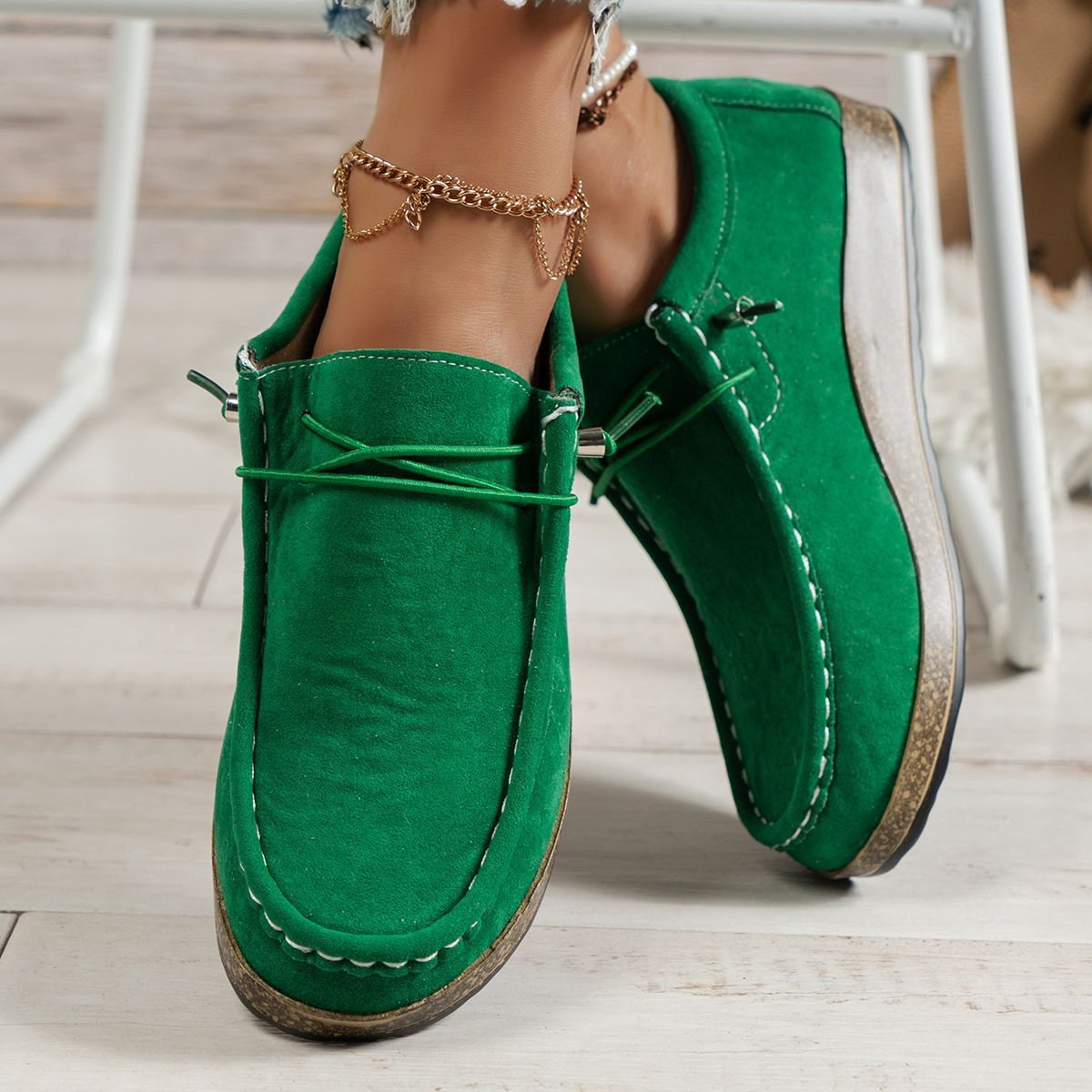 Loose-Fitting Flat Shoes