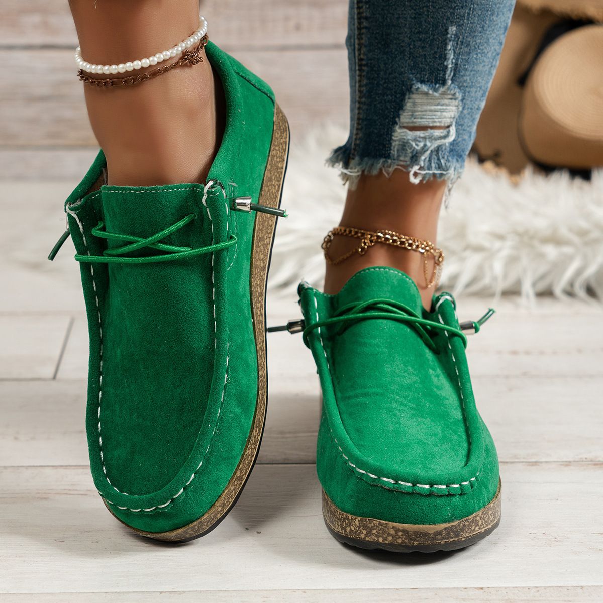 Loose-Fitting Flat Shoes