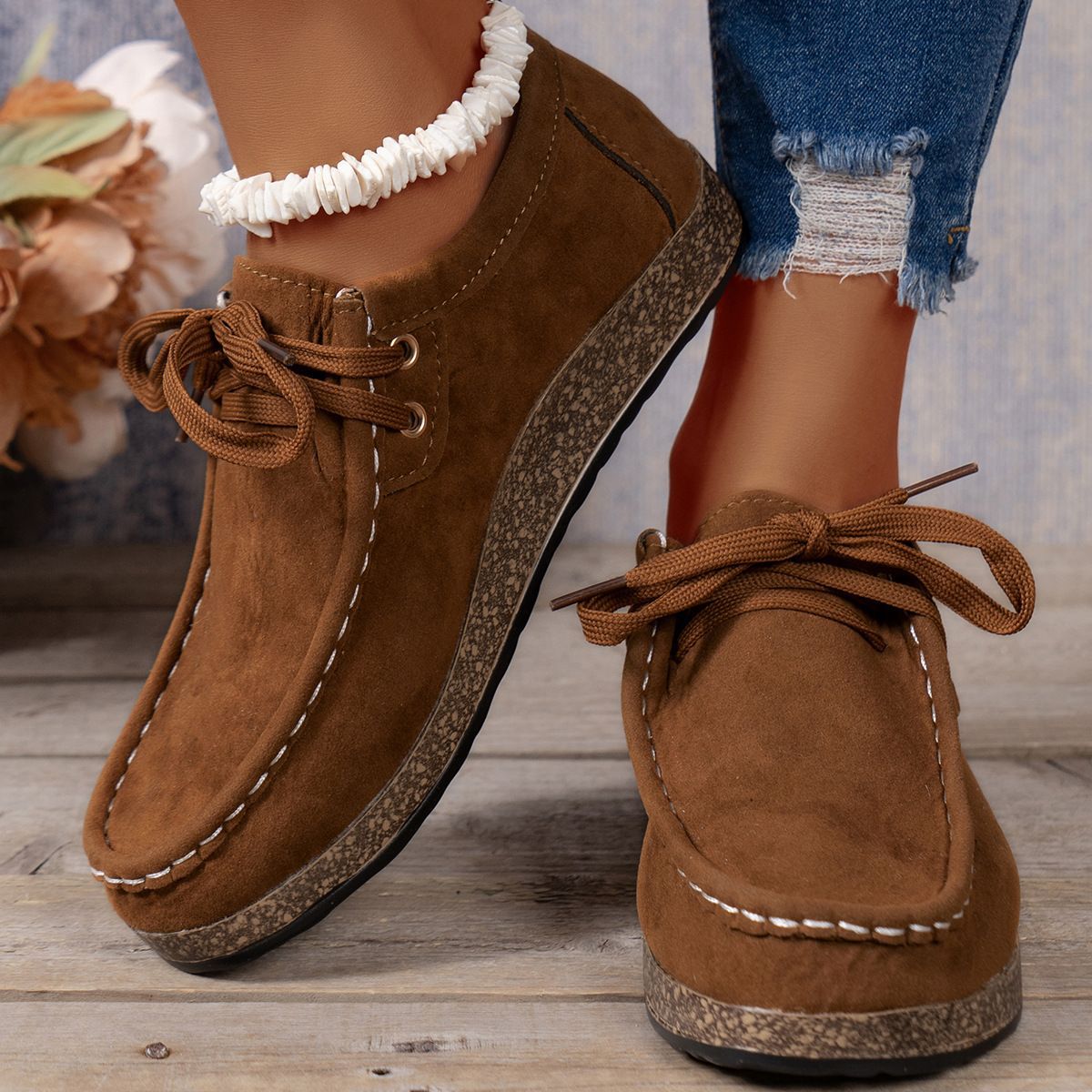 Loose-Fitting Flat Shoes