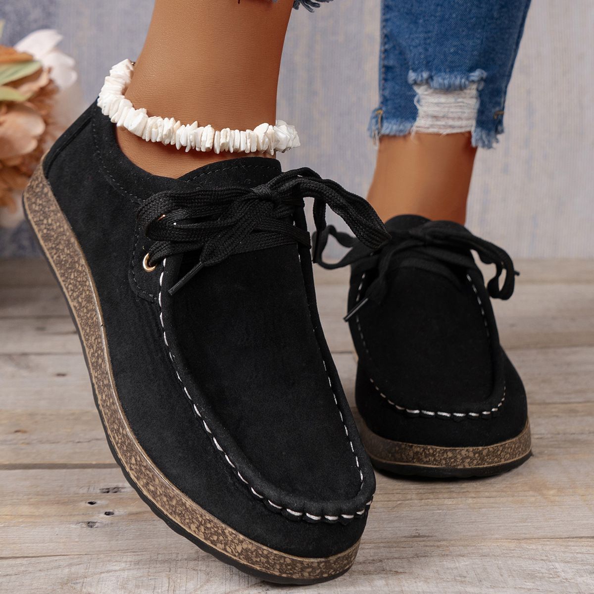 Loose-Fitting Flat Shoes