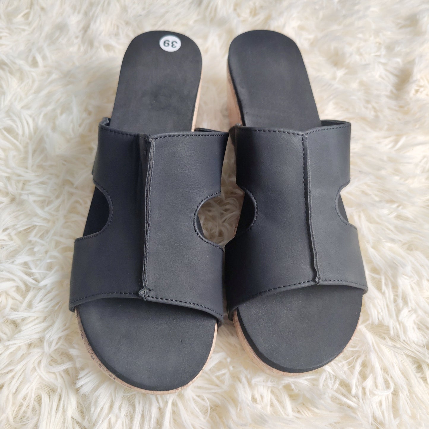 Best Selling Light Sole Stud Sandals