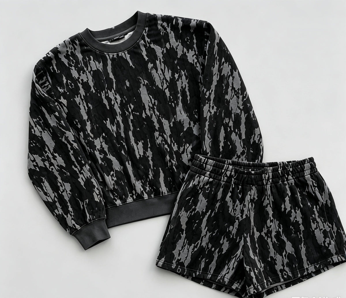 Trendy Camo Print Pullover & Shorts Set