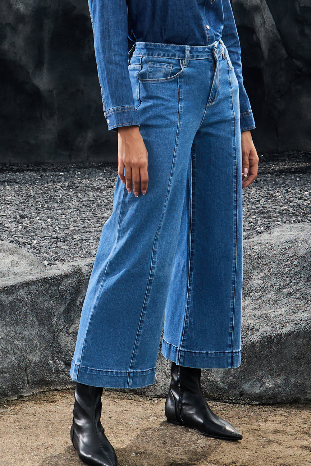 Plain Seam Detail Flared Bottom Ankle Length Jeans