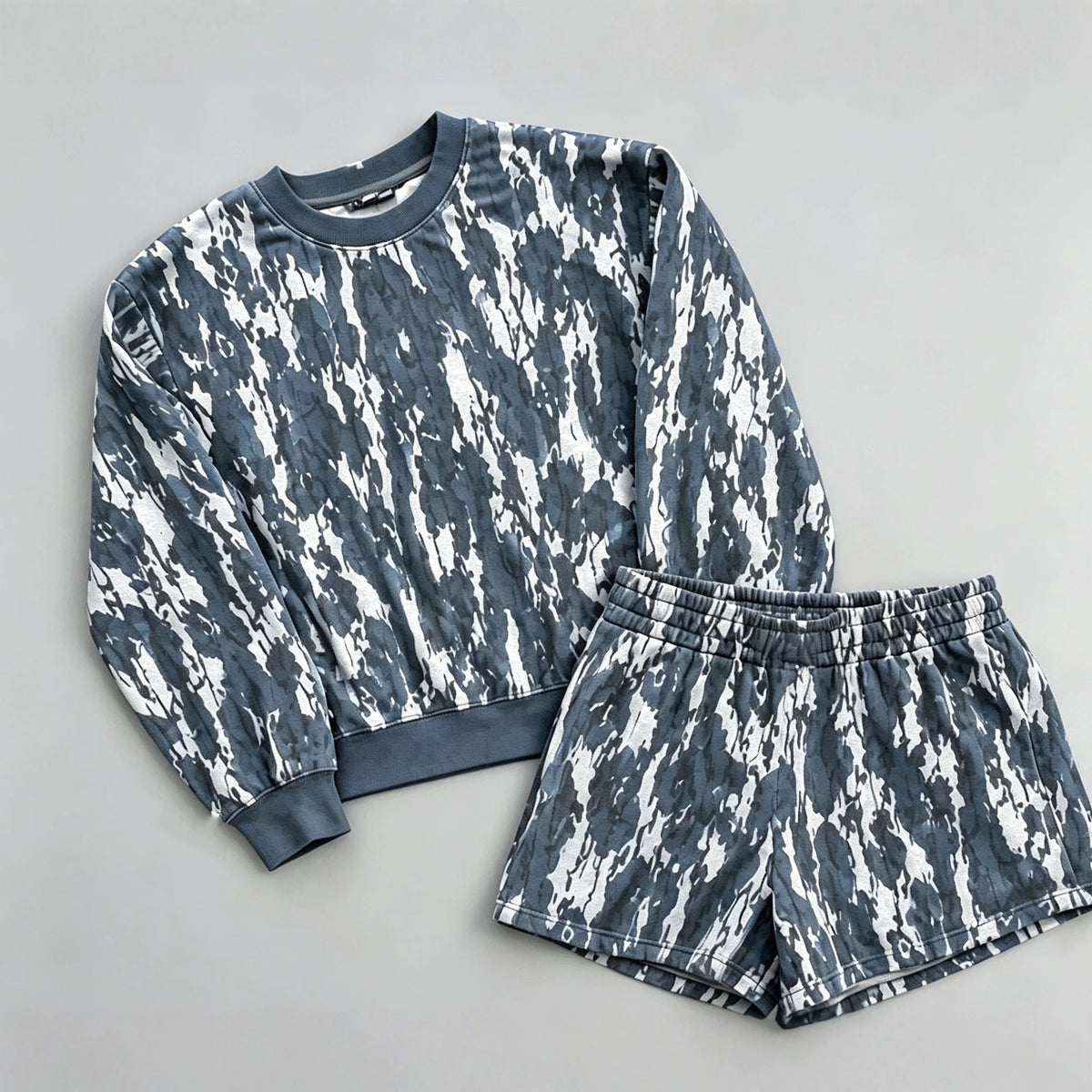 Trendy Camo Print Pullover & Shorts Set