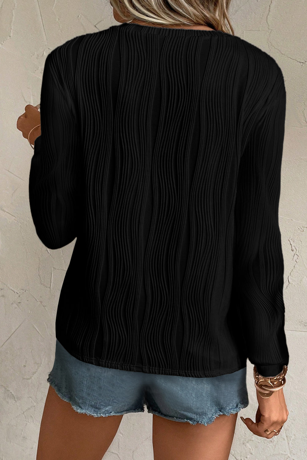 Textured Wavy Round Neck Top