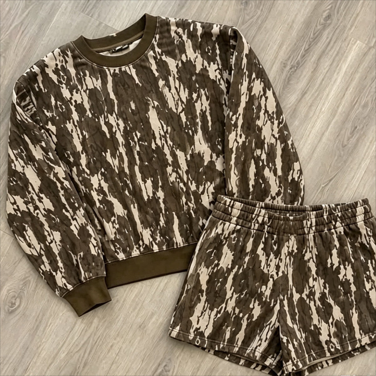 Trendy Camo Print Pullover & Shorts Set
