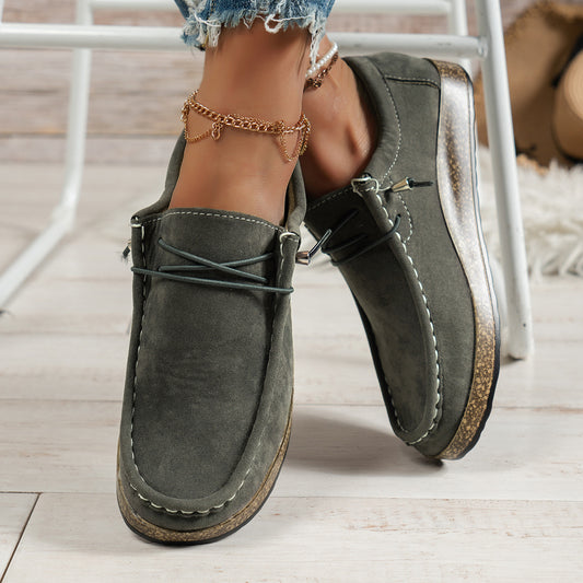 Loose-Fitting Flat Shoes