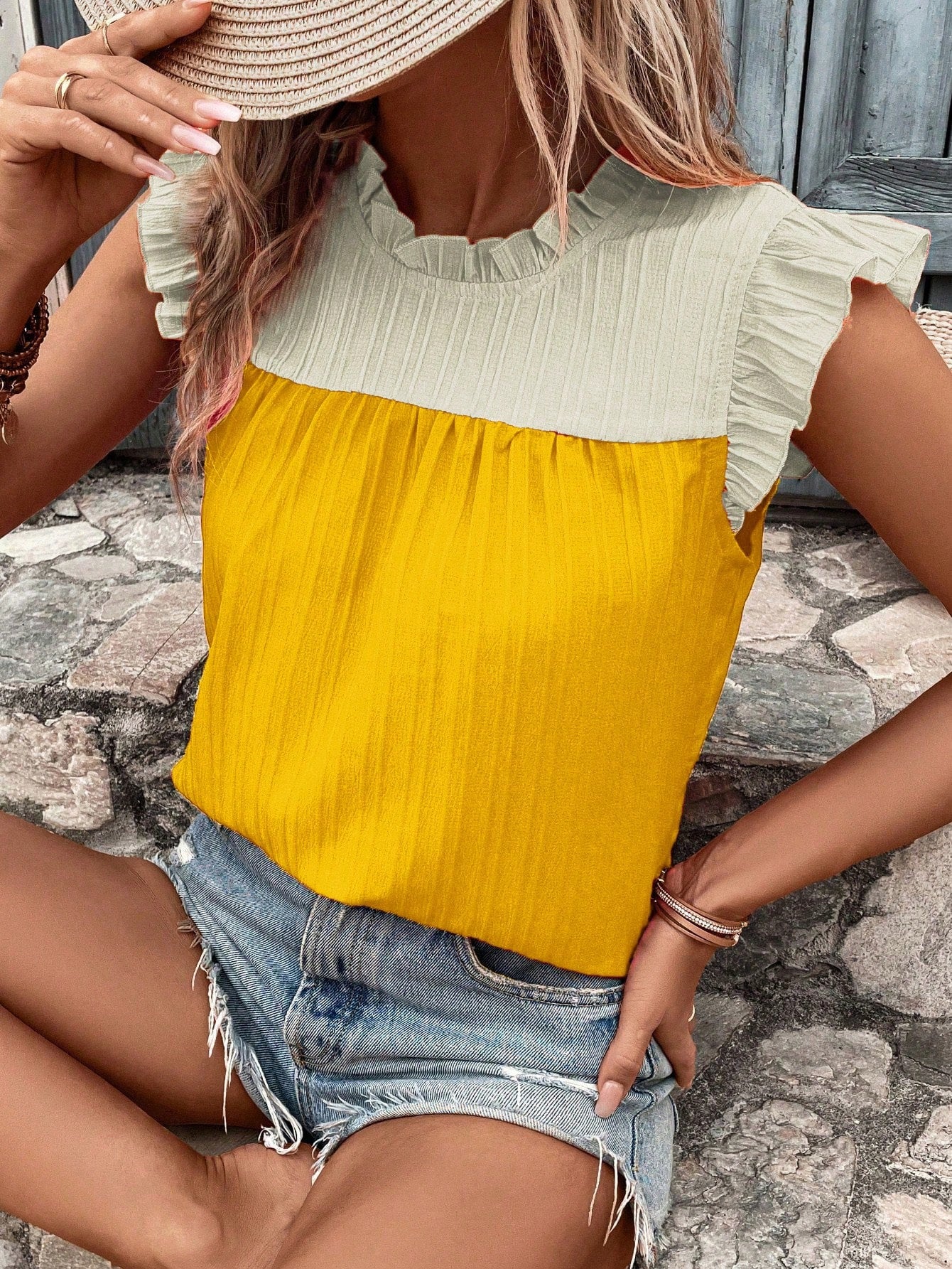 Sleeveless Ruffled Shoulder Contrast Top