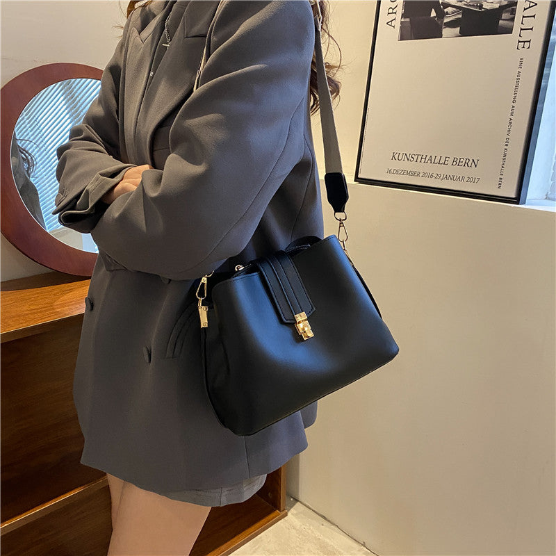 Single Shoulder Crossbody Bag Personality Underarm Bag Textured Bag