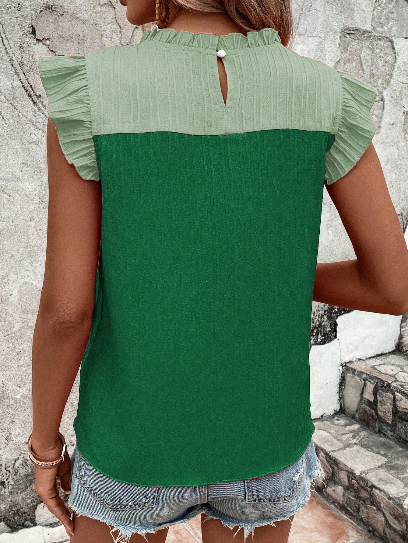 Sleeveless Ruffled Shoulder Contrast Top