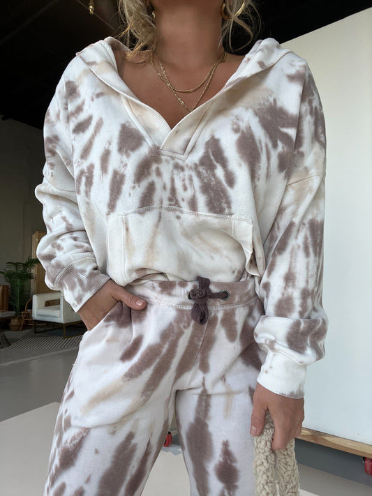 Tie-dye V-neck sweatshirt suit