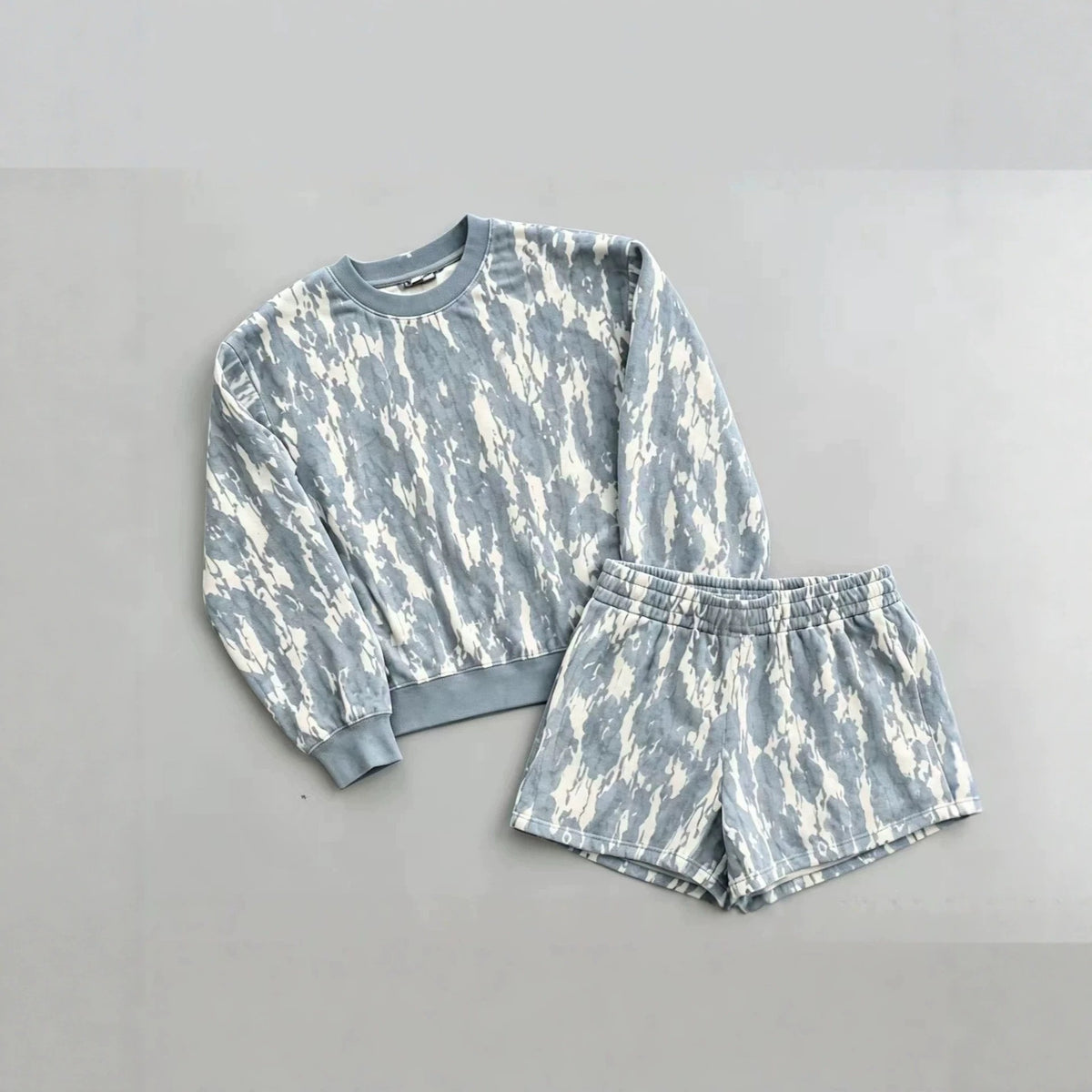 Trendy Camo Print Pullover & Shorts Set
