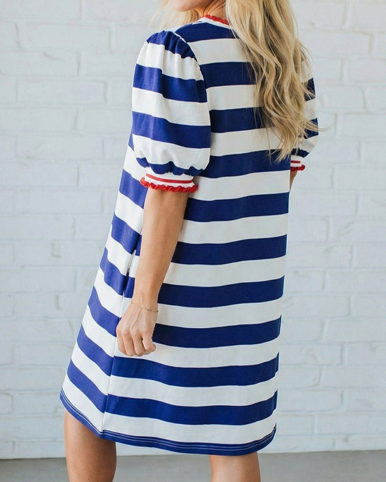 Contrast Trim Round Neck Short Puff Sleeve Shift Mini Dress