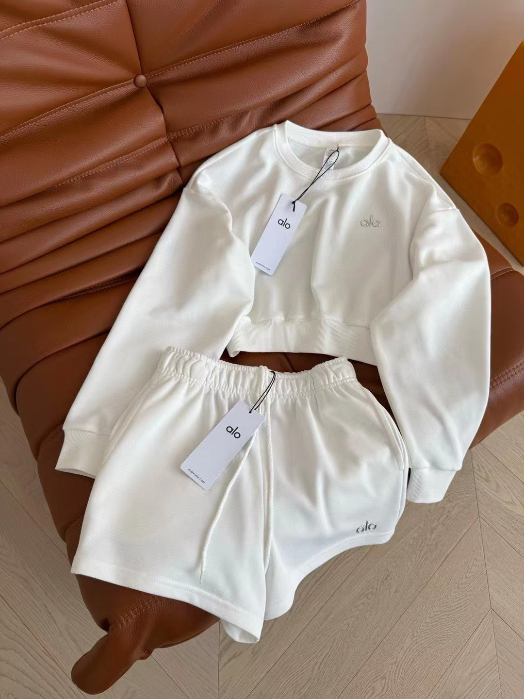 Women's Long-sleeved Sweatshirt + Shorts(WYSA27)