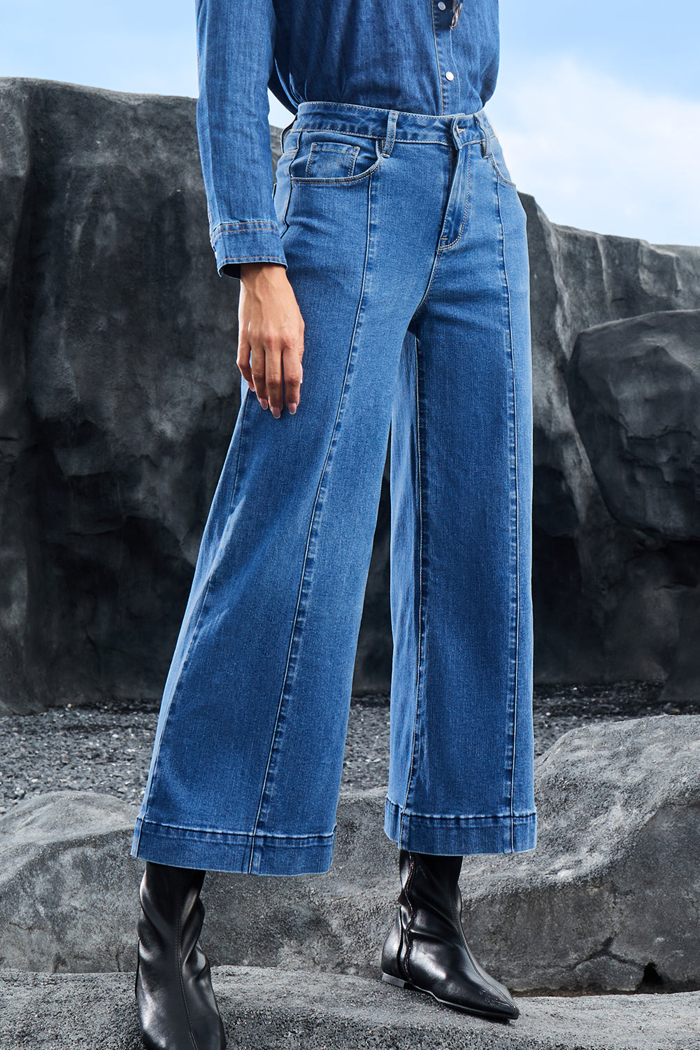 Plain Seam Detail Flared Bottom Ankle Length Jeans